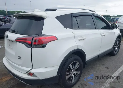 2017 Toyota Rav4 Xle z USA, uszkodzony, nr VIN JTMRFREV7HD207181